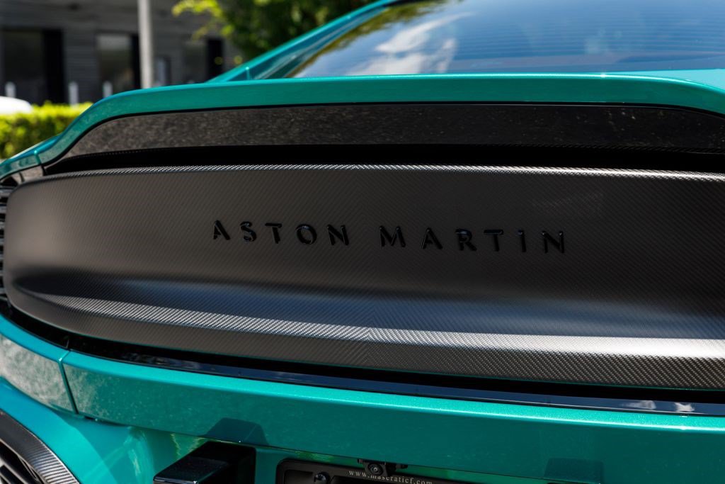 Used 2025 Aston Martin Vanquish RWD image 37