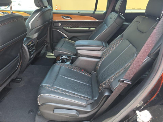 Certified 2025 Jeep Grand Cherokee L Summit AWD/4WD image 3