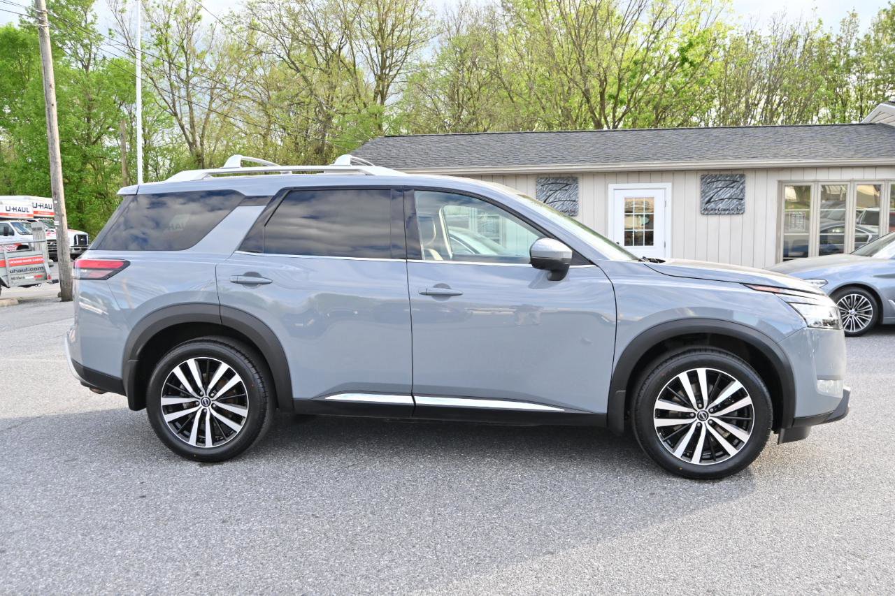Used 2023 Nissan Pathfinder Platinum AWD/4WD image 11