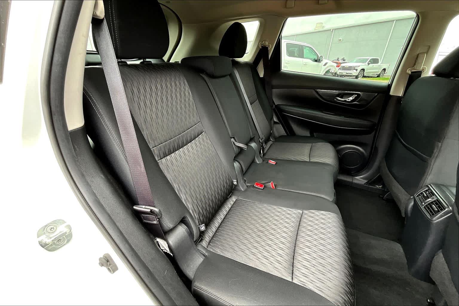 Used 2019 Nissan Rogue SV FWD image 20