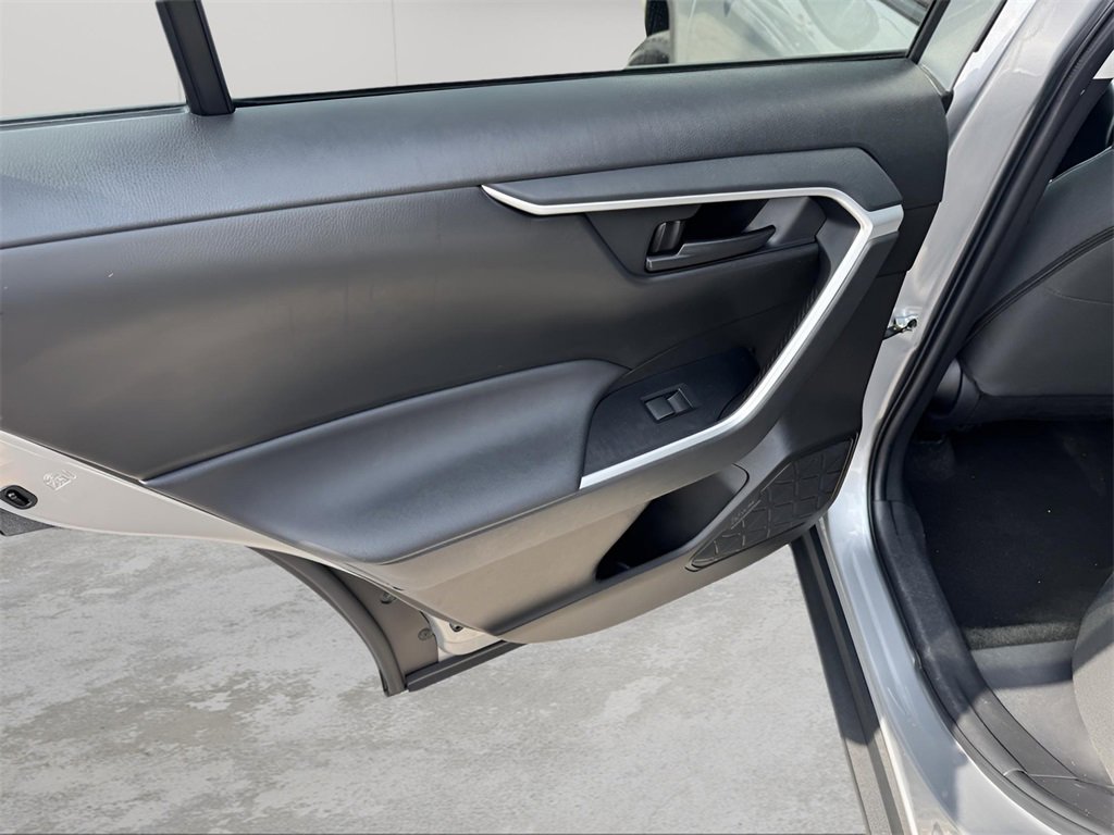 Used 2022 Toyota RAV4 LE image 16