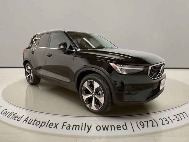 Used 2025 Volvo XC40 B5 Plus AWD/4WD image 4