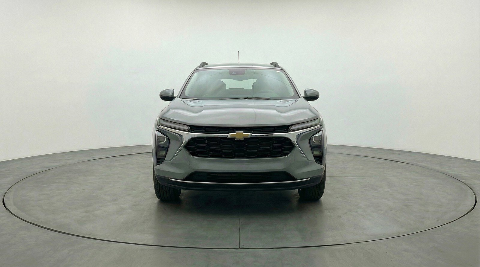 Used 2025 Chevrolet Trax LT FWD image 2