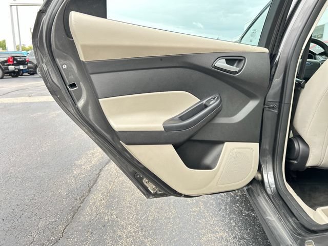 Used 2015 Ford Focus SE FWD image 16