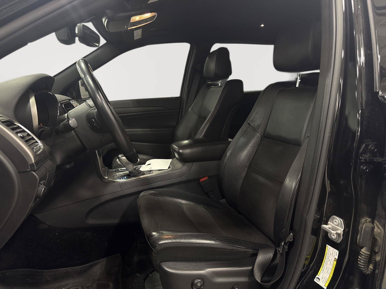 Used 2019 Jeep Grand Cherokee Altitude AWD/4WD image 4