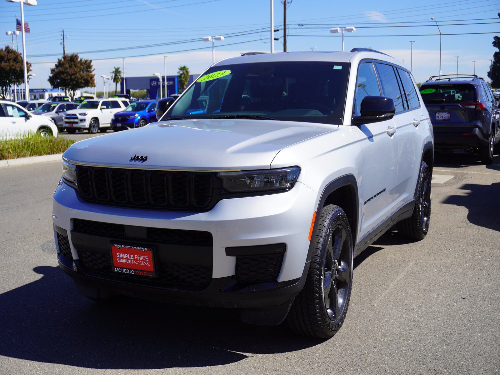 Used 2023 Jeep Grand Cherokee L Laredo AWD/4WD image 5
