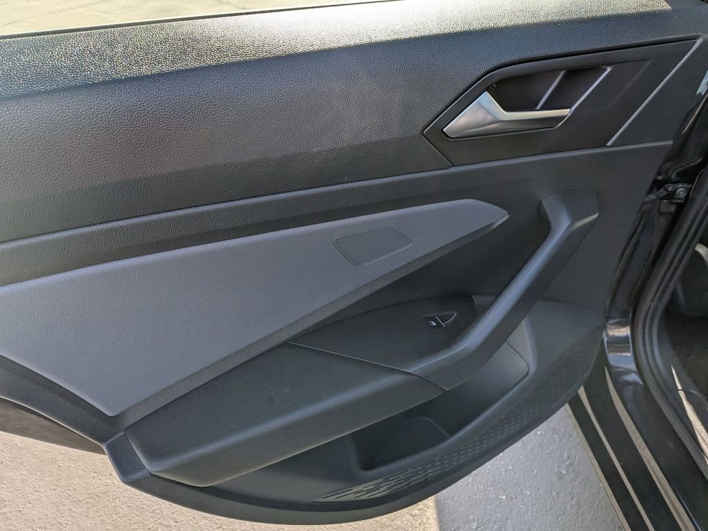 Used 2025 Volkswagen Jetta SE image 25