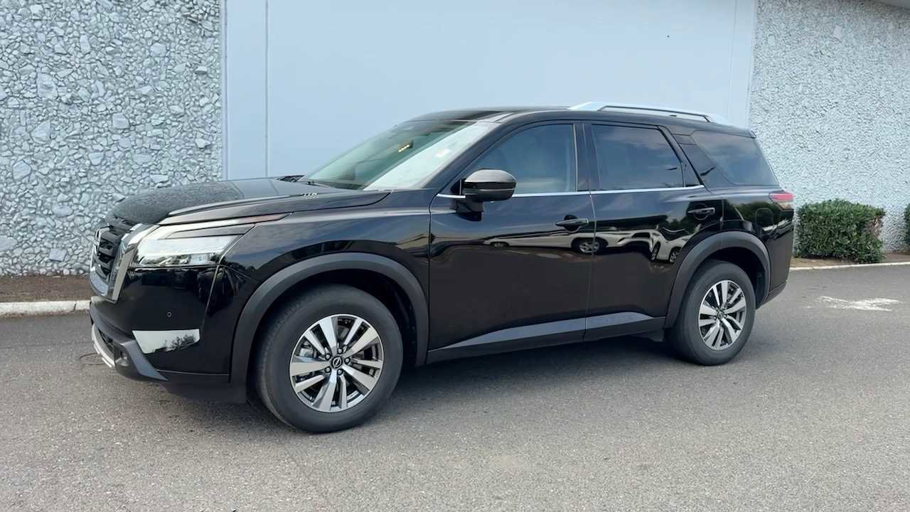 Certified 2023 Nissan Pathfinder SL image 2