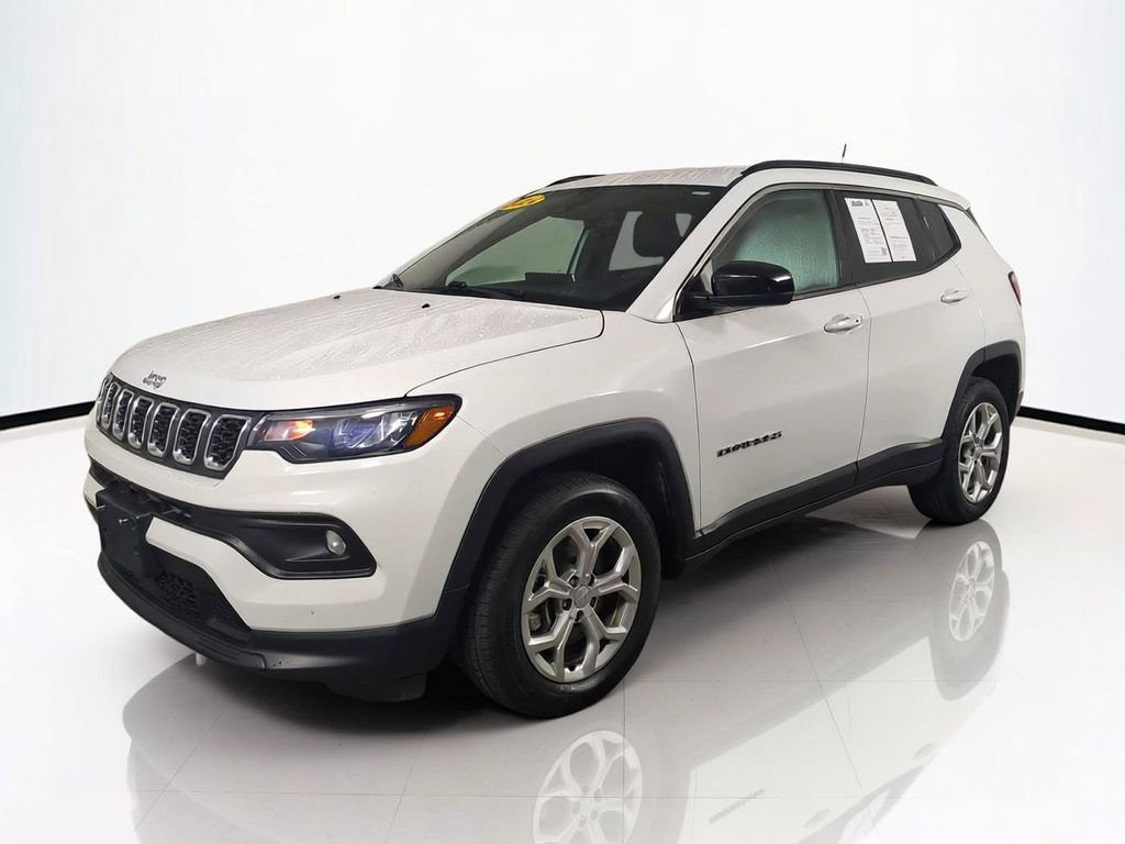Used 2024 Jeep Compass Latitude AWD/4WD image 9