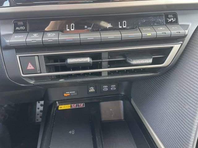 Used 2025 Toyota Camry SE image 25