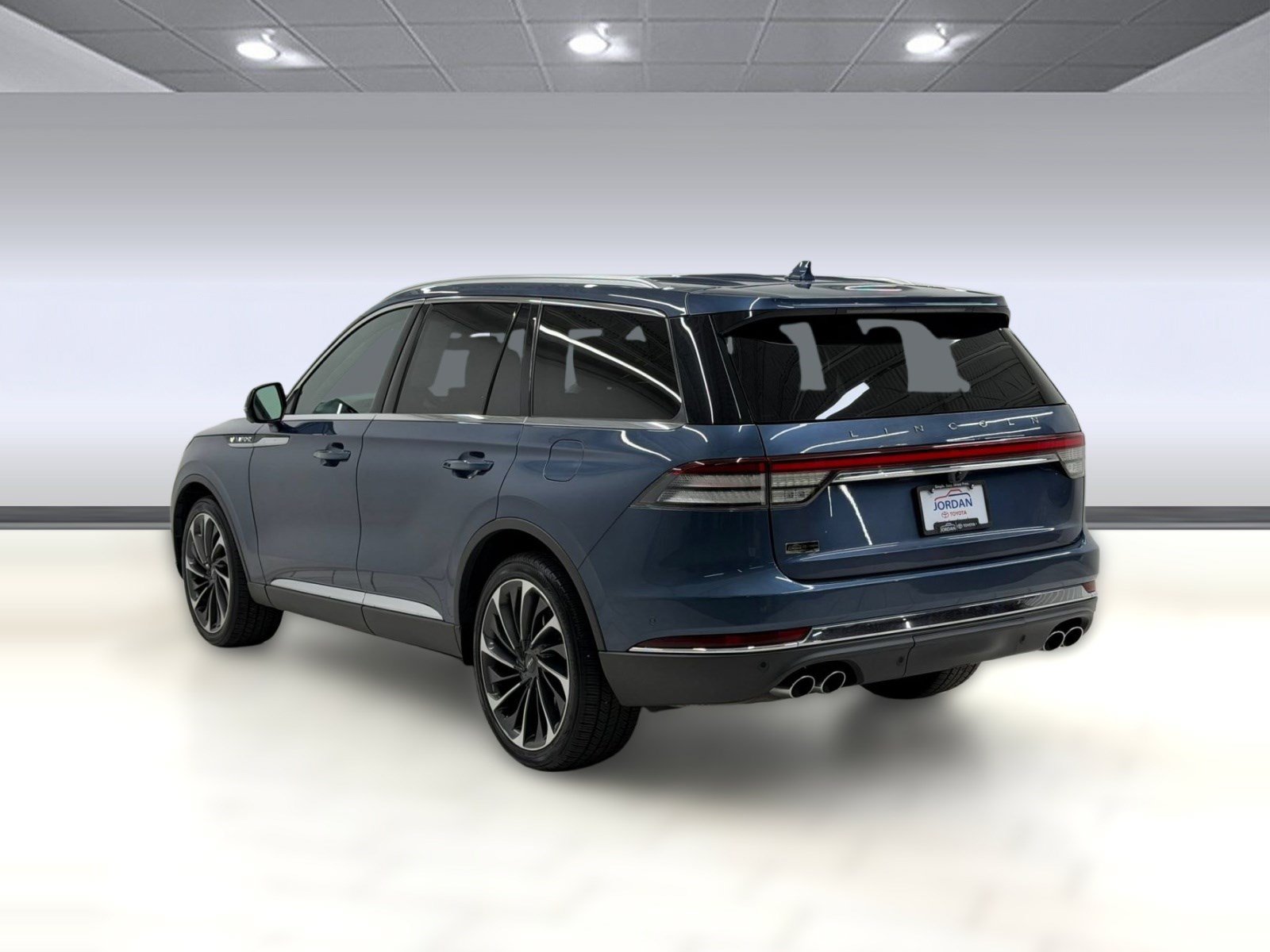 Used 2020 Lincoln Aviator Reserve w/ Equipment Group 202A AWD/4WD image 2