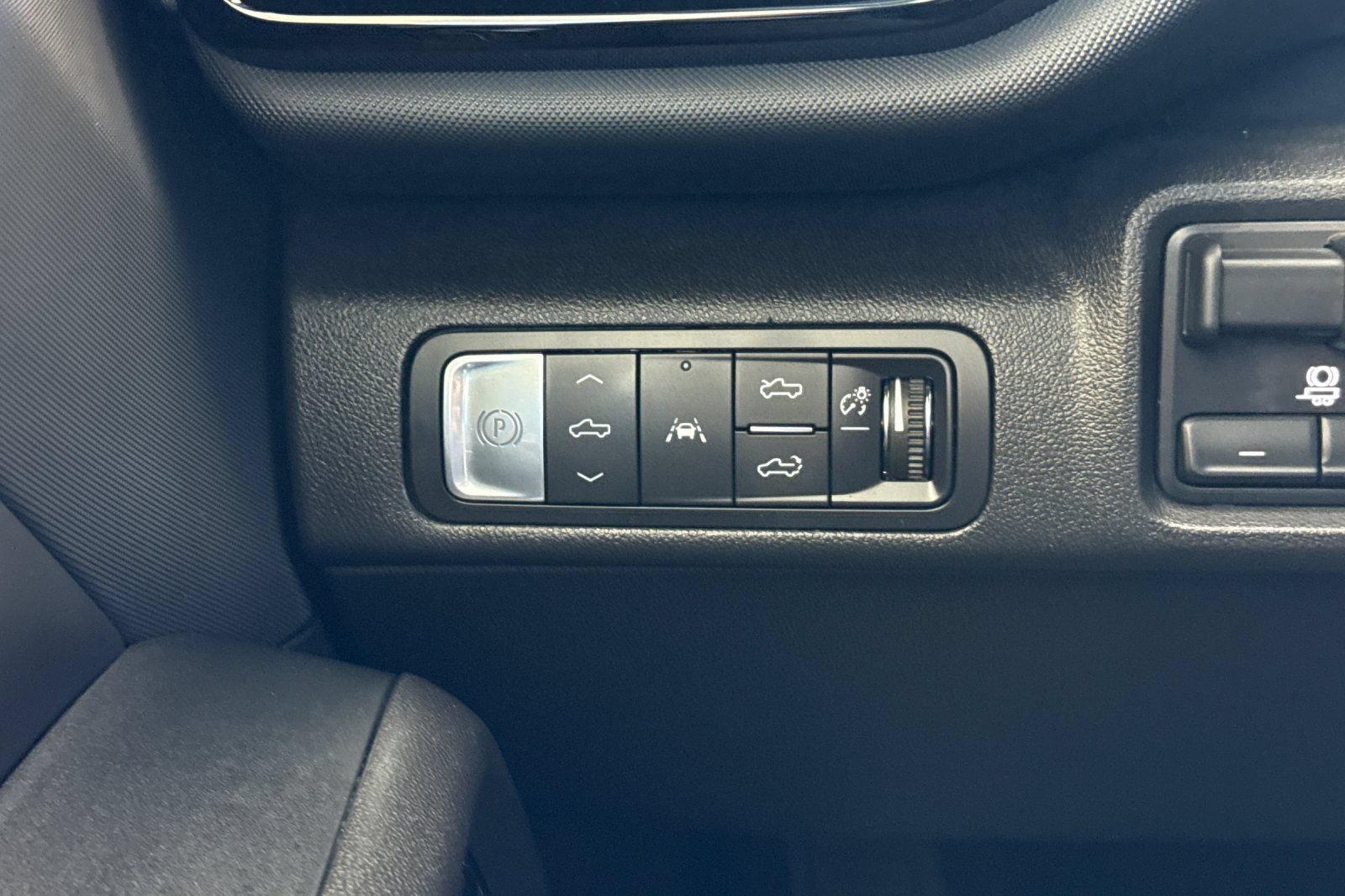 Used 2025 Chevrolet Silverado EV RST AWD/4WD image 37