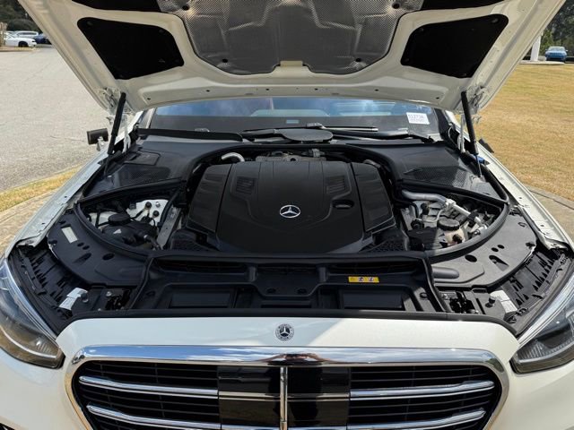 Used 2022 Mercedes-Benz S 580 4MATIC Sedan w/ AMG Line Package image 31