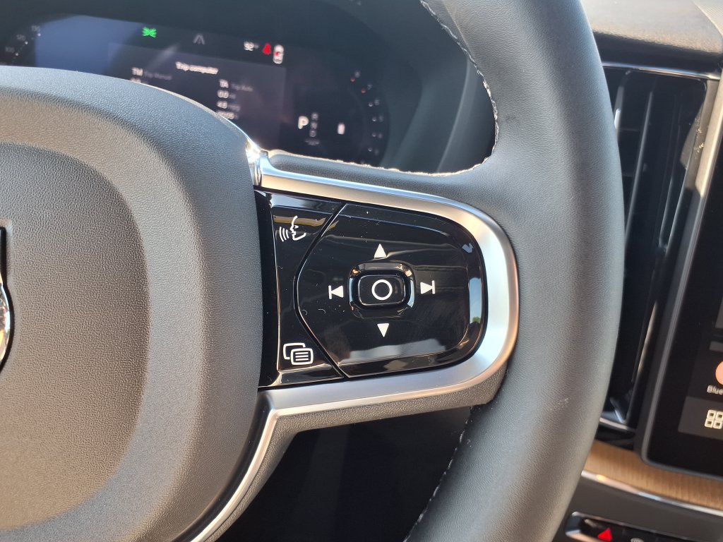 New 2026 Volvo XC60 B5 Plus w/ Protection Package Premier AWD/4WD image 19