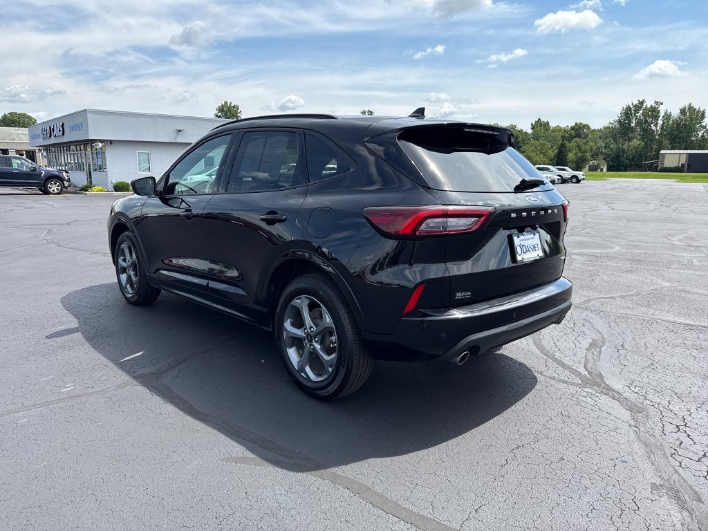 Used 2023 Ford Escape ST-Line w/ Tech Pack #1 AWD/4WD image 2