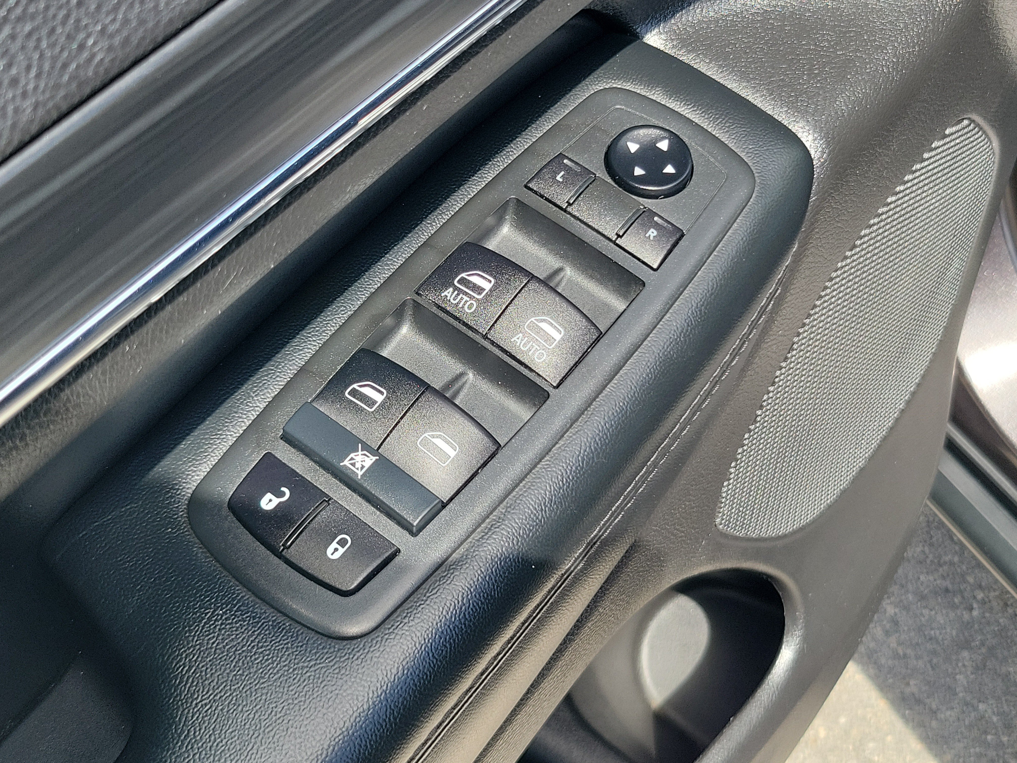 Used 2021 Jeep Grand Cherokee Limited w/ Luxury Group II RWD image 27