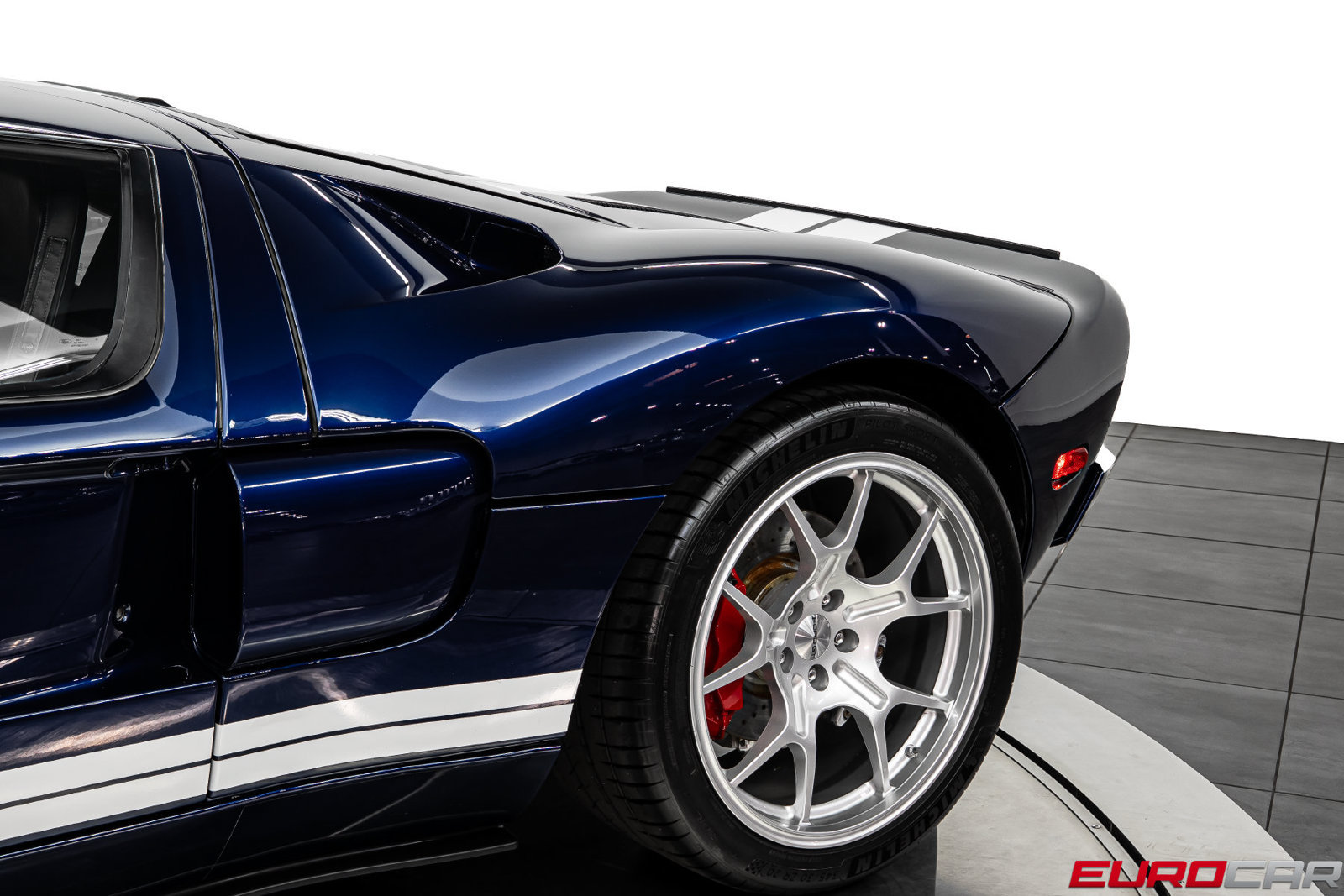 Used 2005 Ford GT RWD image 18
