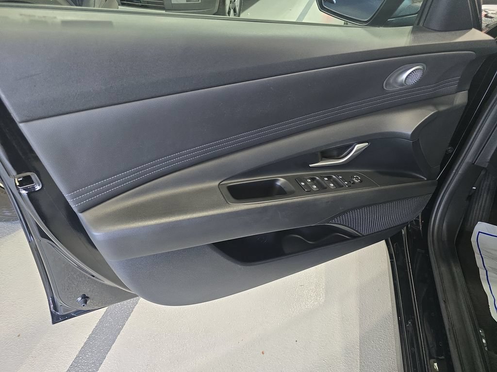 Certified 2022 Hyundai Elantra SEL w/ Convenience Package FWD image 10