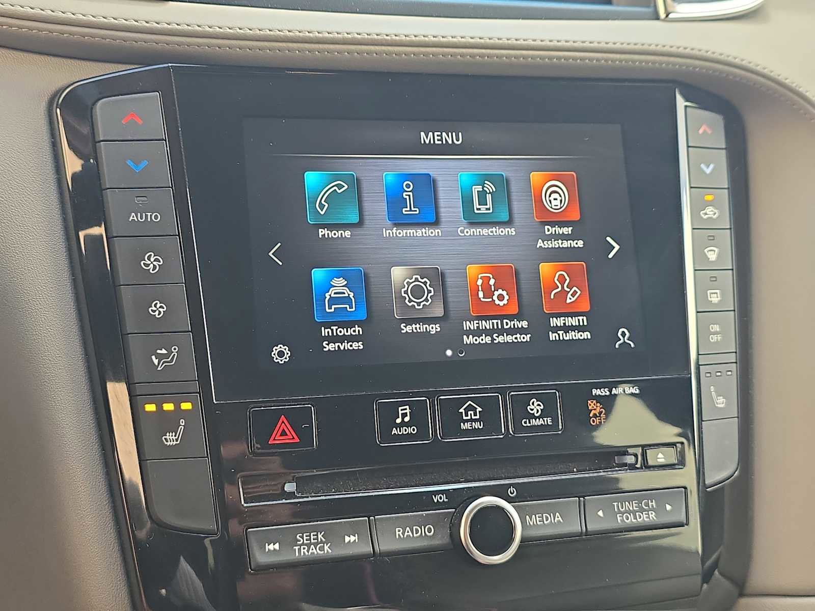 Used 2023 INFINITI QX50 Luxe FWD image 18