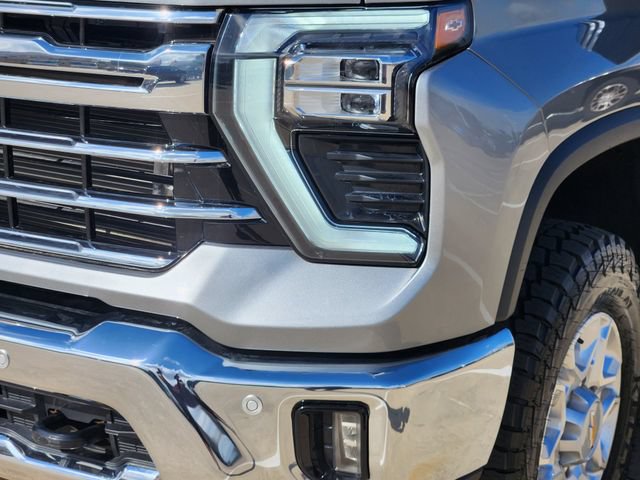 Used 2025 Chevrolet Silverado 2500 LTZ w/ LTZ Convenience Package AWD/4WD image 17
