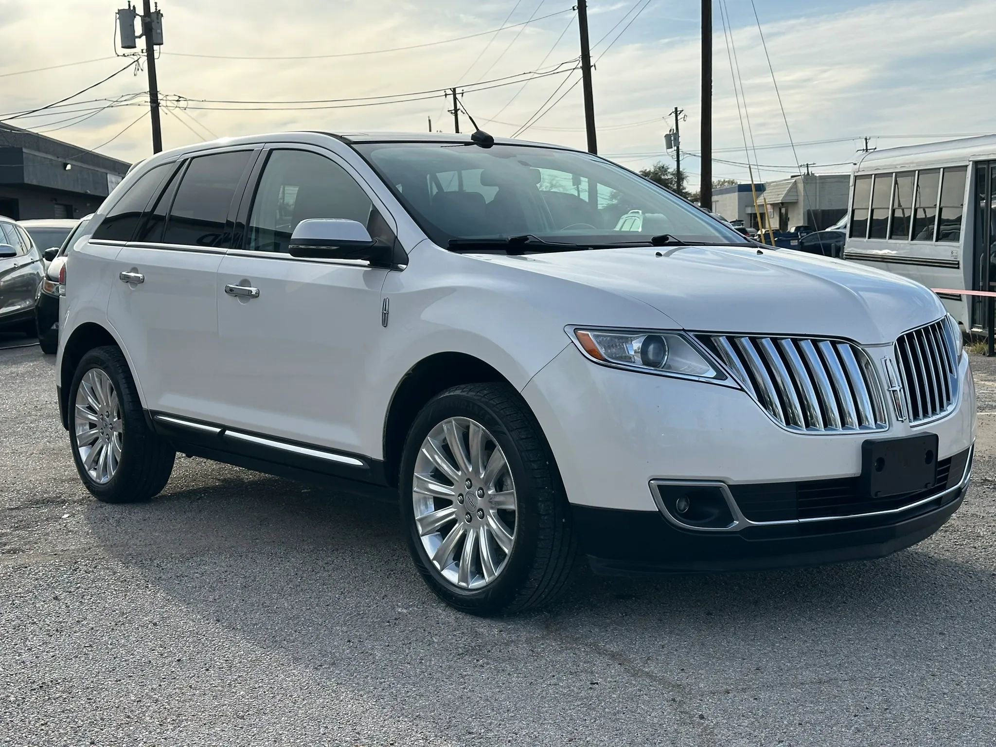 Used 2013 Lincoln MKX FWD image 9