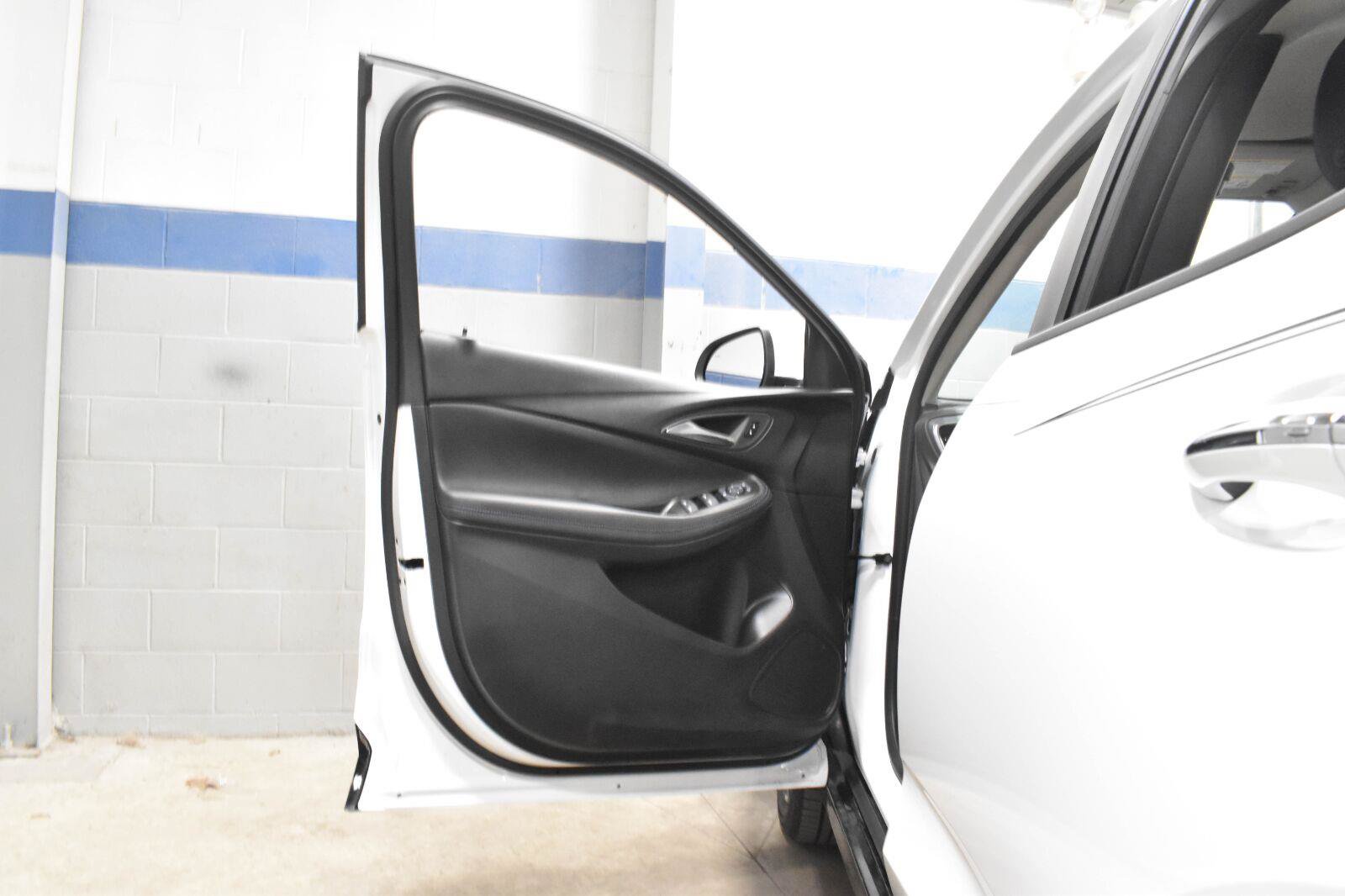 Used 2026 Buick Encore GX Sport Touring w/ Comfort Package FWD image 9