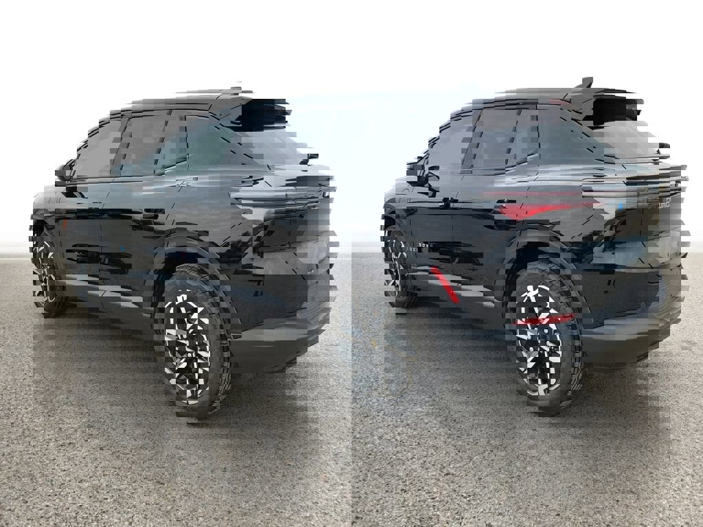 Used 2026 Chevrolet Equinox EV LT image 3