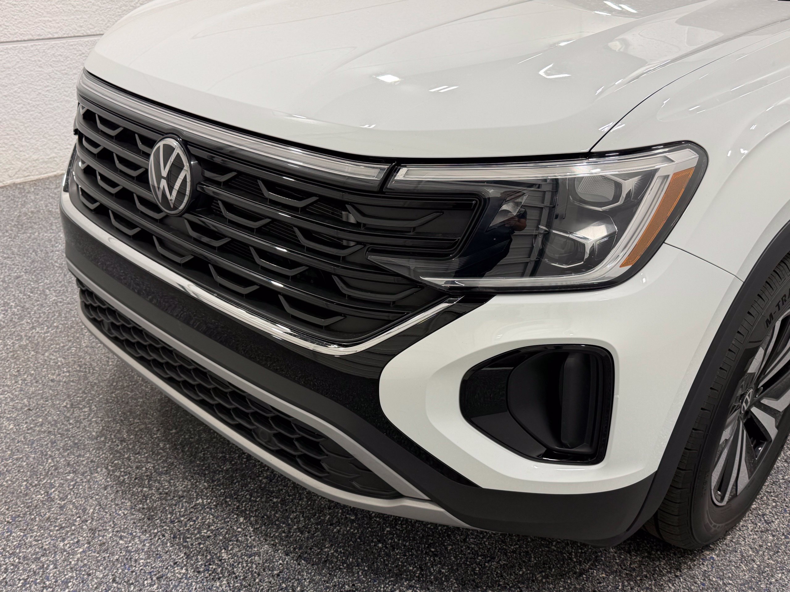 Certified 2024 Volkswagen Atlas Cross Sport SE FWD image 15