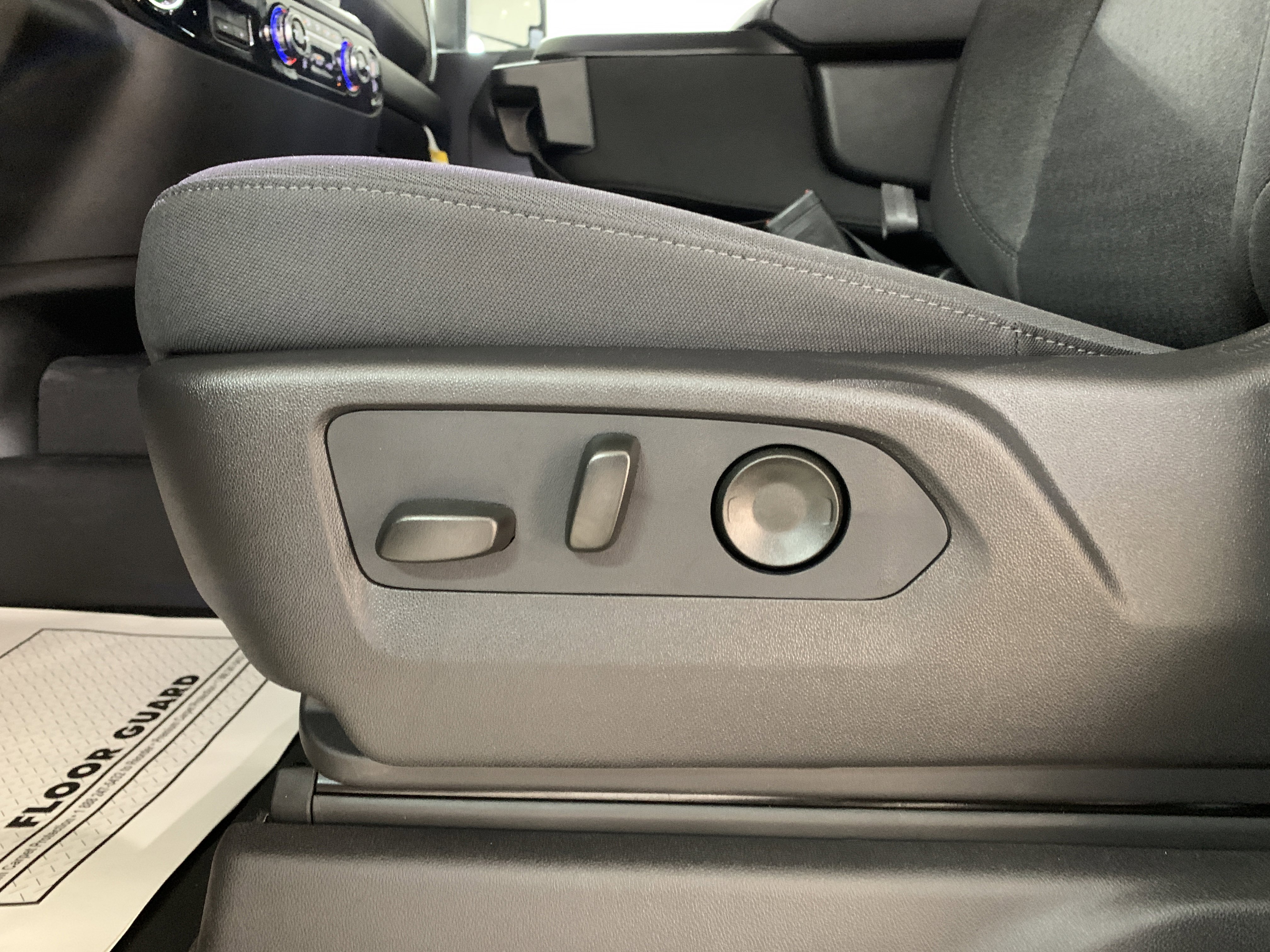 New 2026 GMC Sierra 2500 SLE image 17