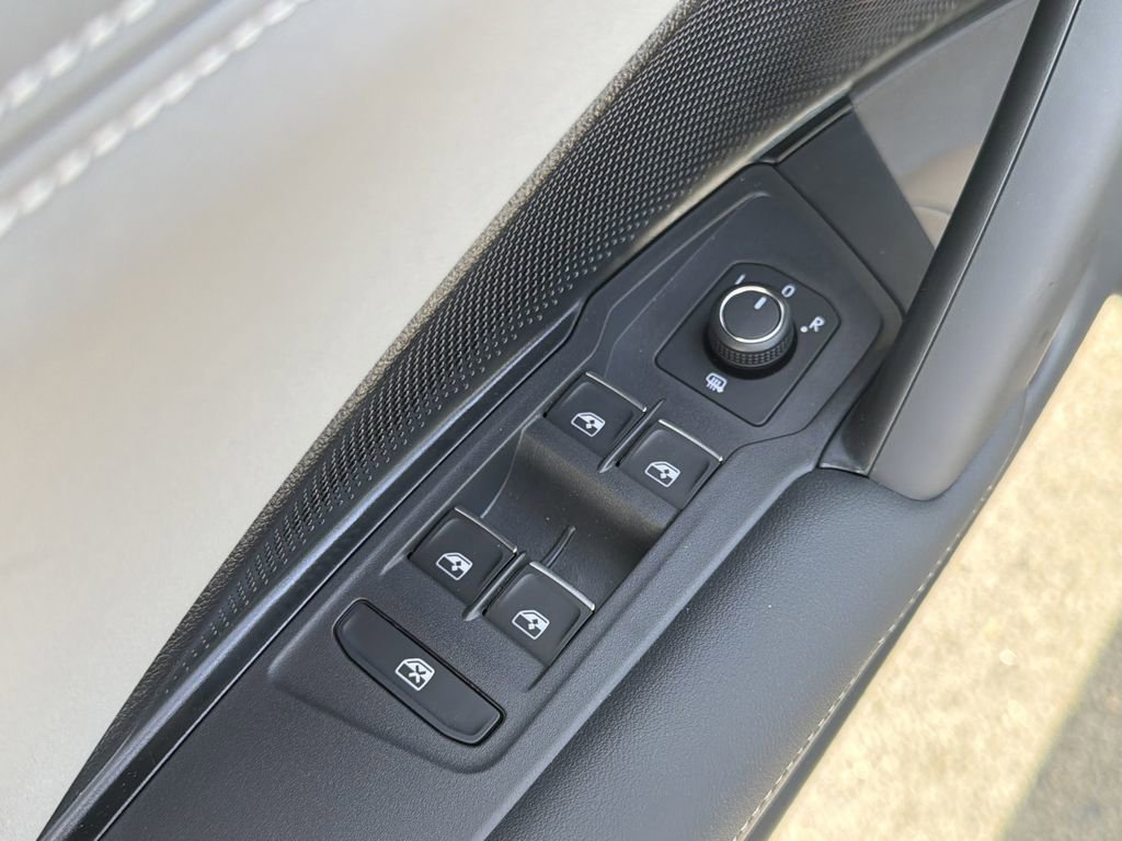 New 2026 Volkswagen Tiguan SE R-Line image 25