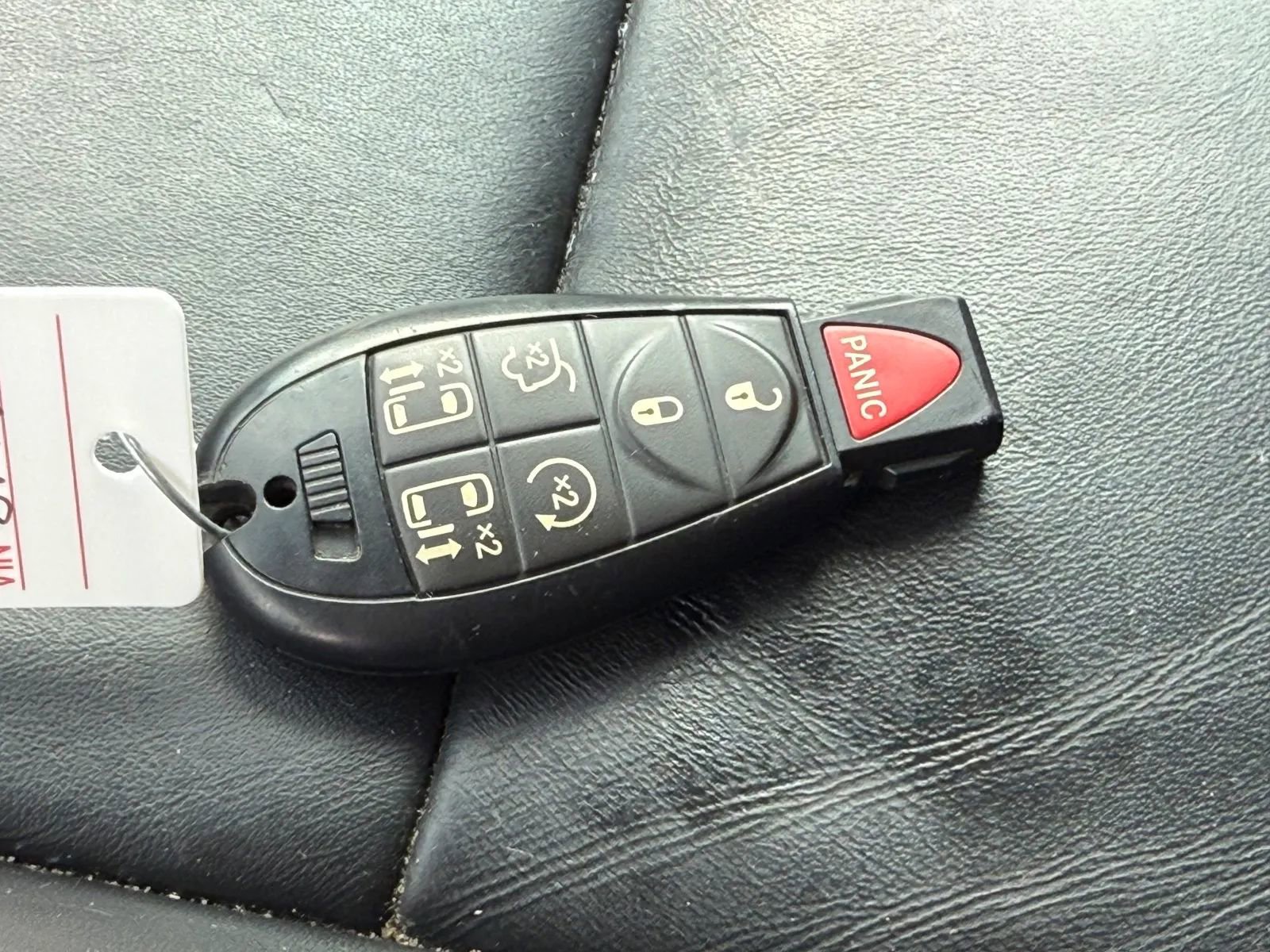 Used 2014 Chrysler Town & Country Limited image 27