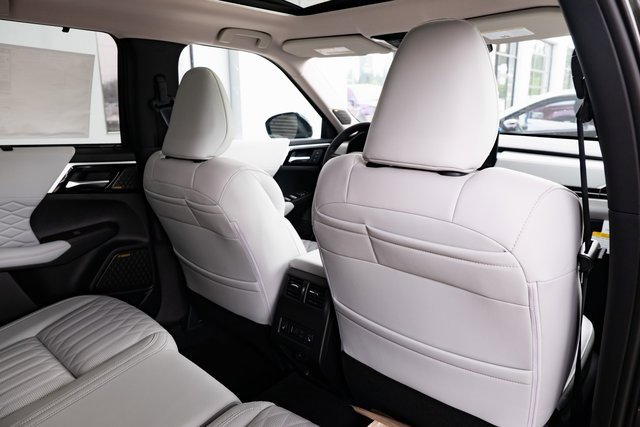 New 2025 Mitsubishi Outlander AWD image 29