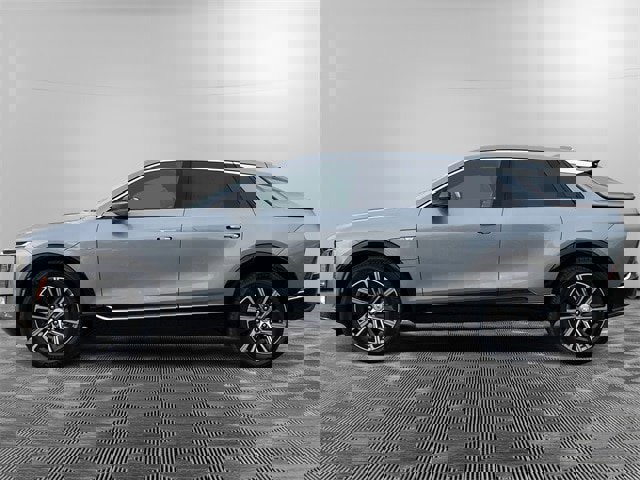 New 2025 Cadillac Lyriq Luxury image 2