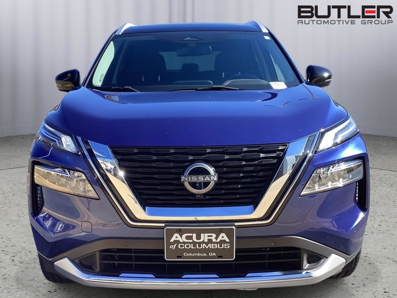 Used 2023 Nissan Rogue Platinum image 2
