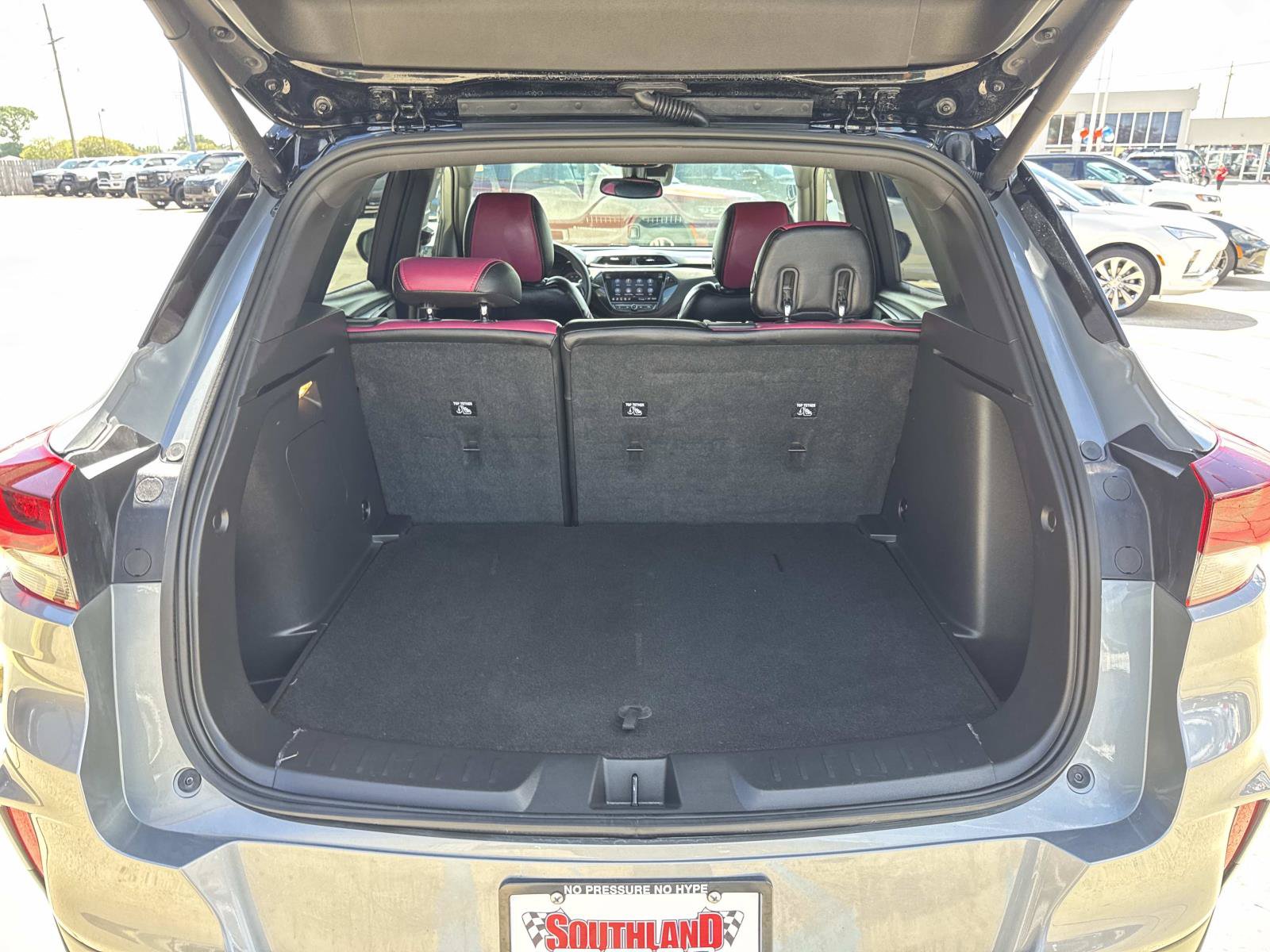 Used 2023 Chevrolet TrailBlazer RS w/ Sun and Liftgate Package FWD image 8