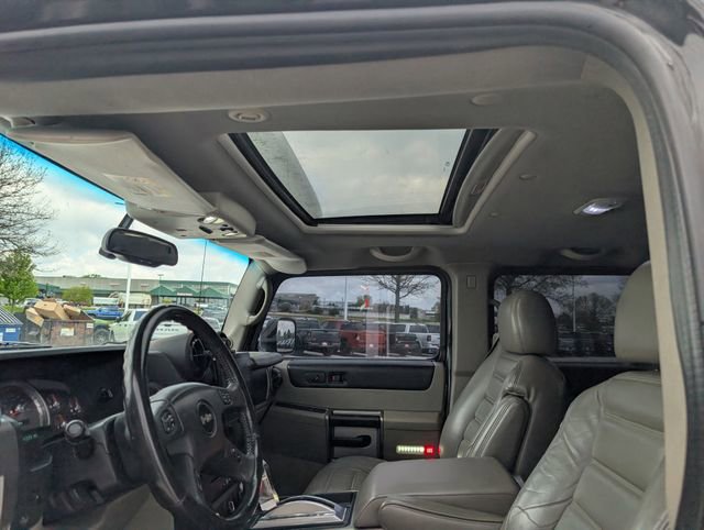 Used 2004 HUMMER H2 w/ Preferred Equipment Group AWD/4WD image 3