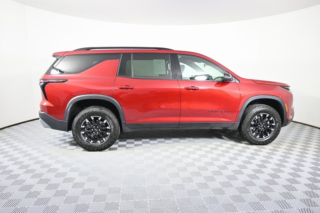 Used 2024 Chevrolet Traverse Z71 image 7