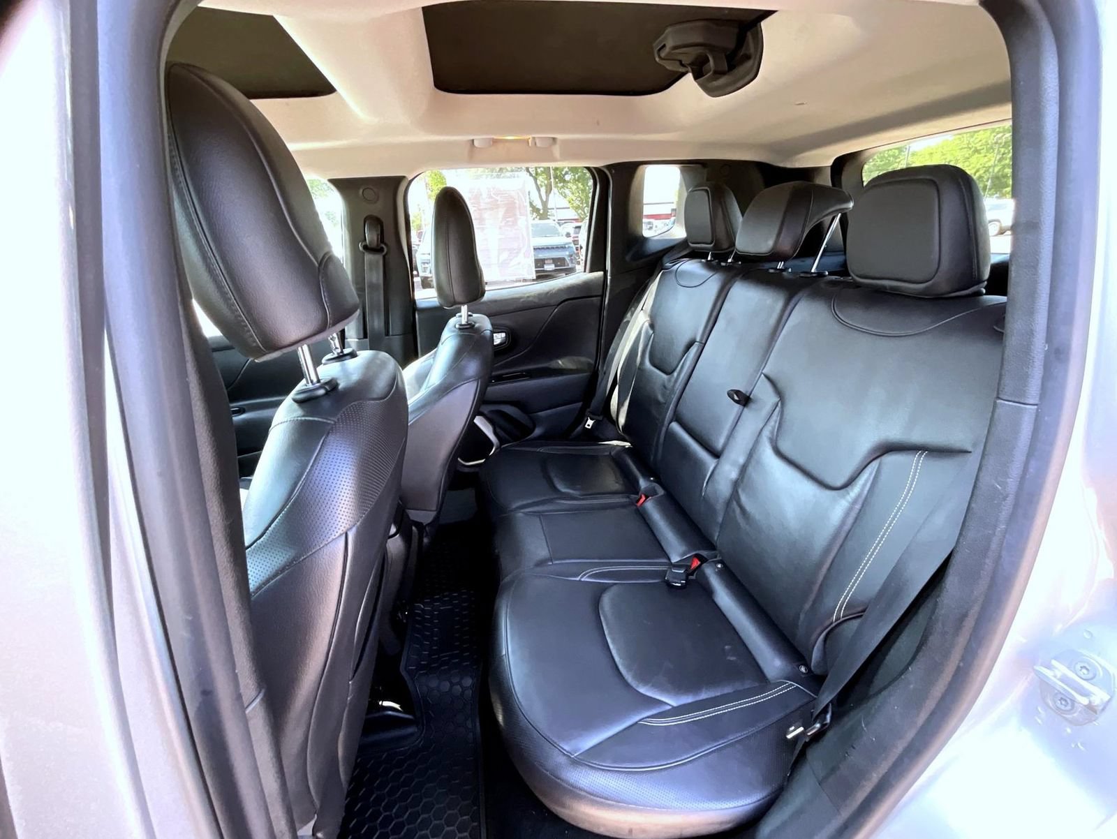 Used 2015 Jeep Renegade Limited w/ Premium Navigation Group AWD/4WD image 20