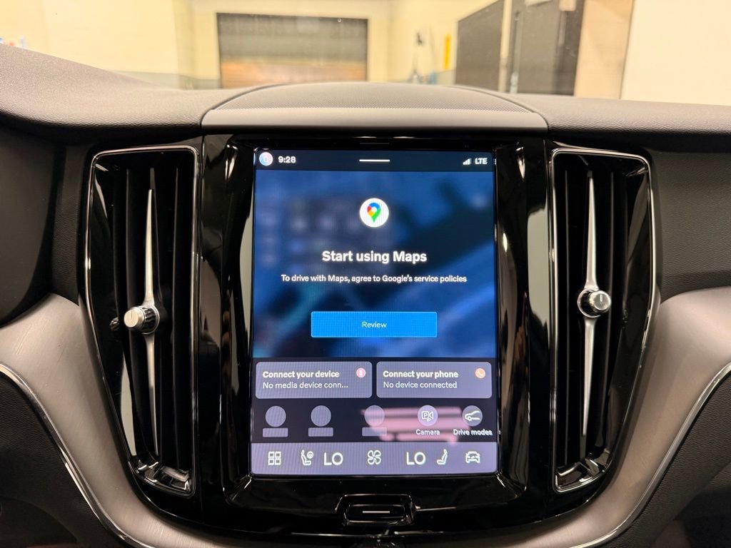 Used 2025 Volvo XC60 B5 Core w/ Climate Package image 16