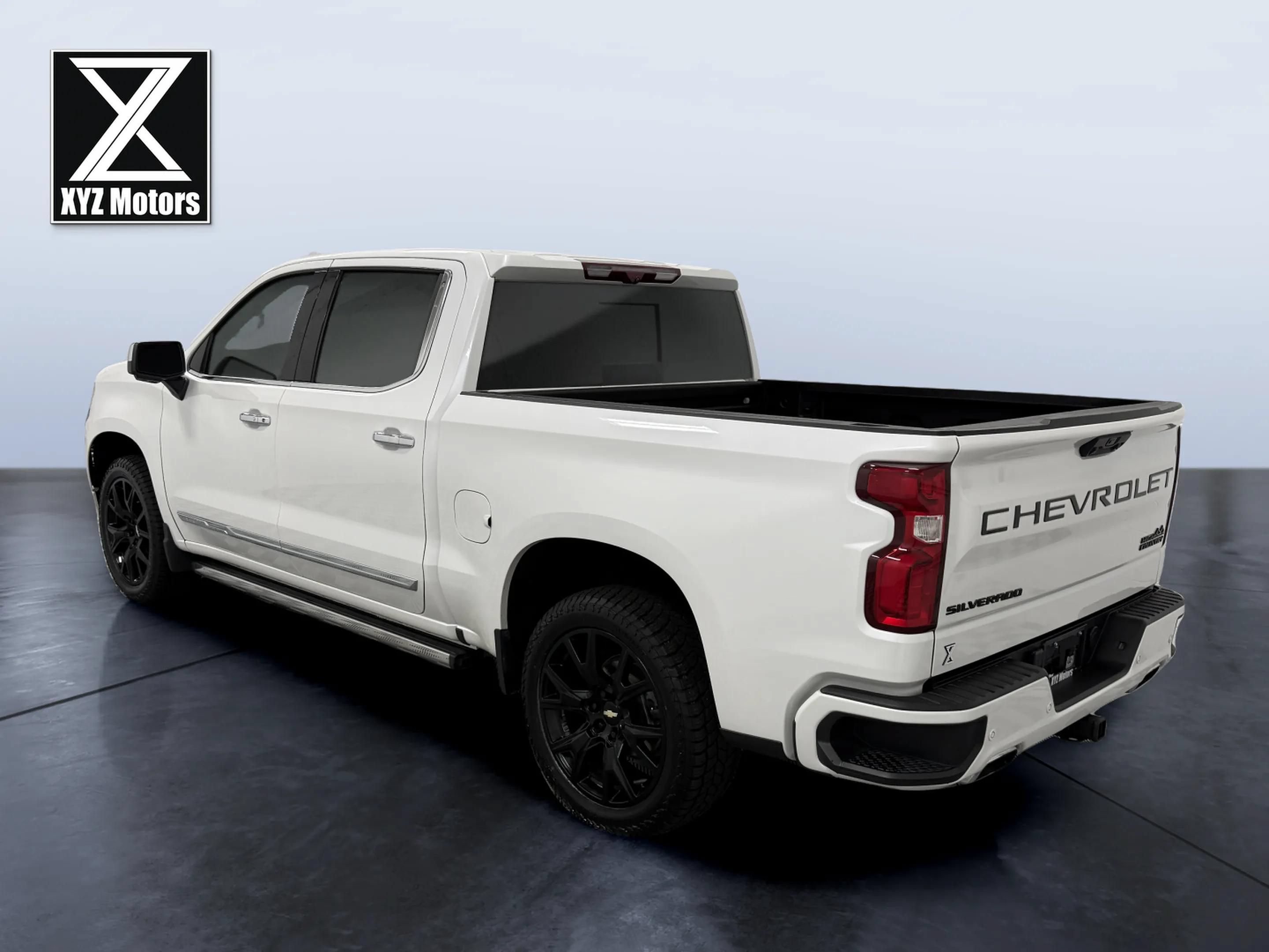 Used 2023 Chevrolet Silverado 1500 High Country w/ Technology Package AWD/4WD image 4