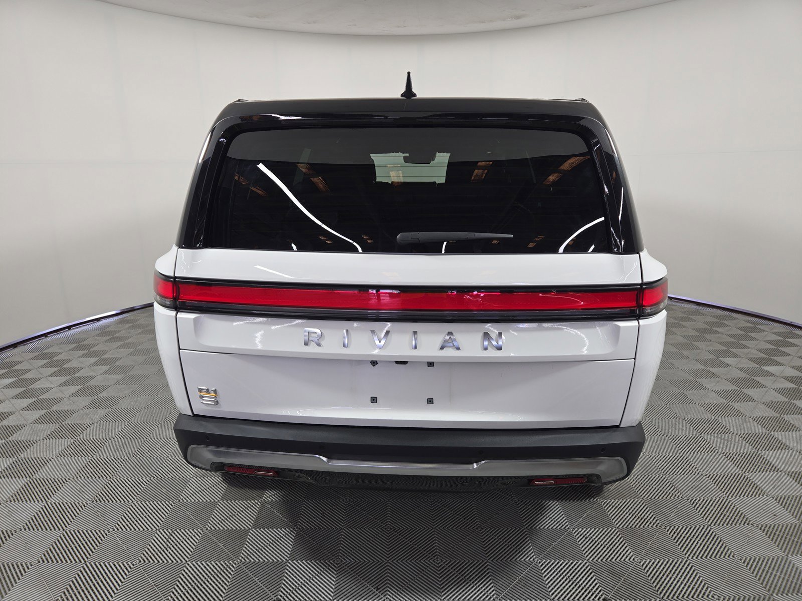 Used 2022 Rivian R1S Launch Edition image 4