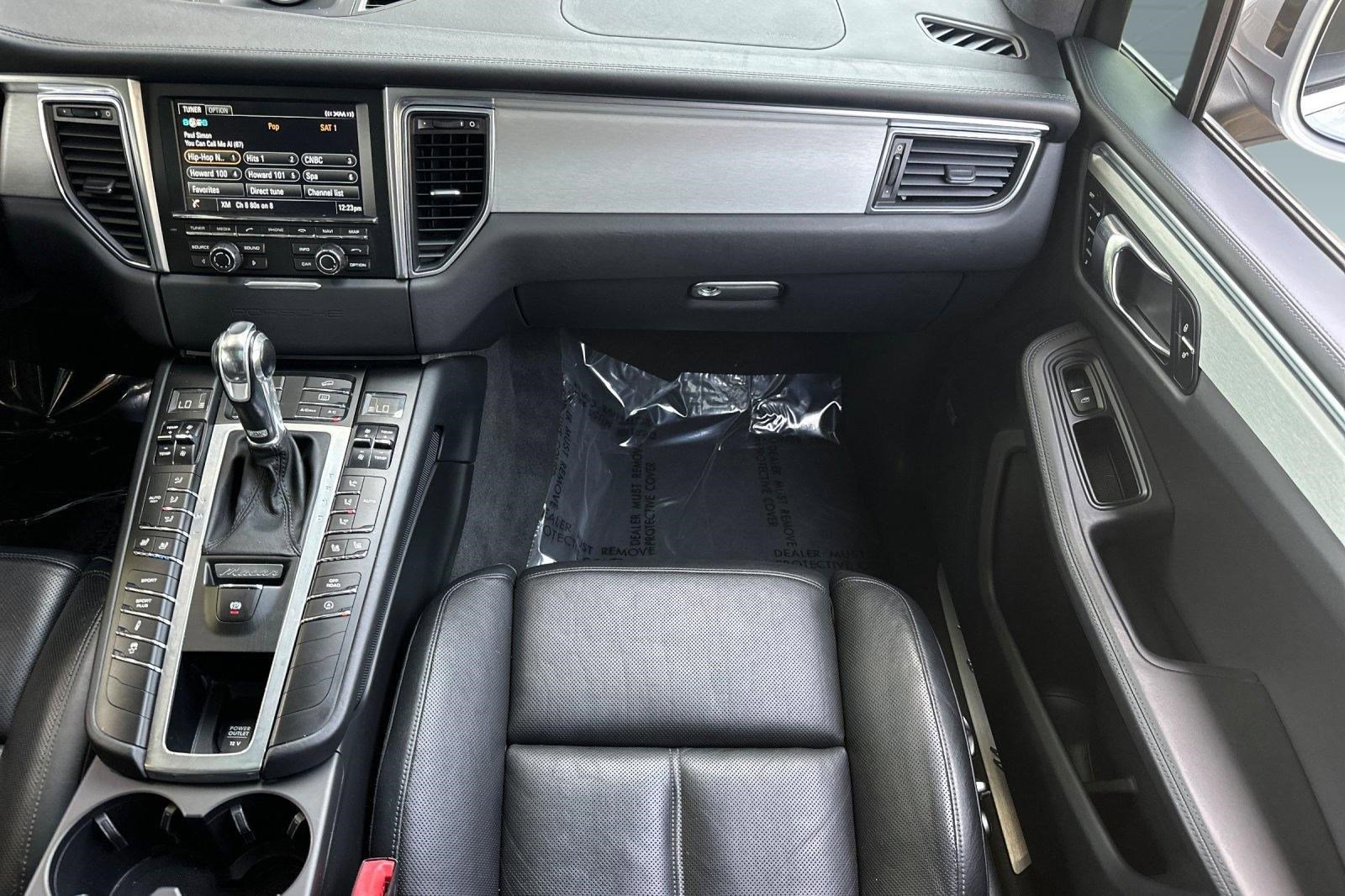 Used 2015 Porsche Macan Turbo AWD/4WD image 29