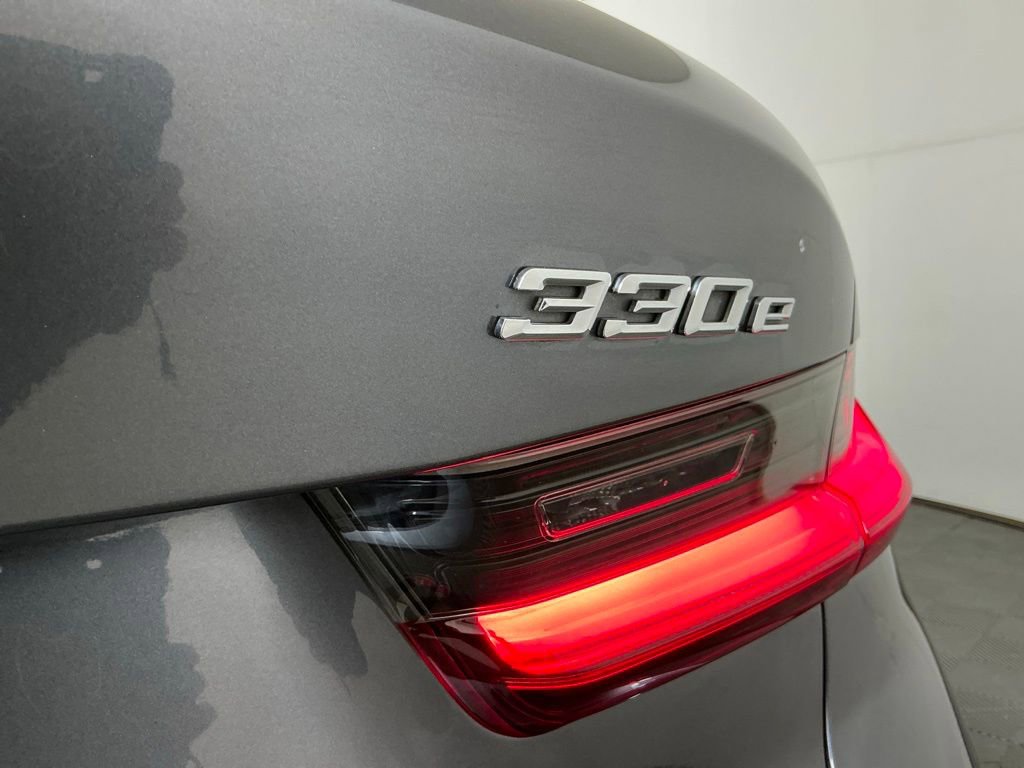 Used 2021 BMW 330e w/ Convenience Package RWD image 30