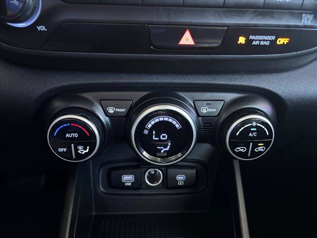 Used 2023 Hyundai Venue SEL FWD image 16