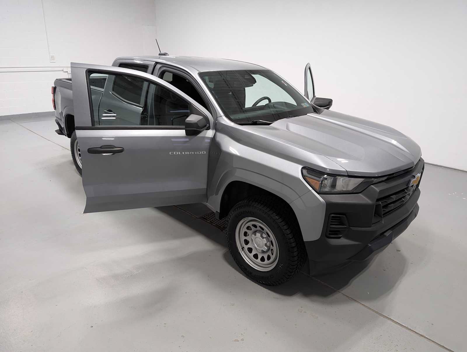 Used 2023 Chevrolet Colorado W/T RWD image 15