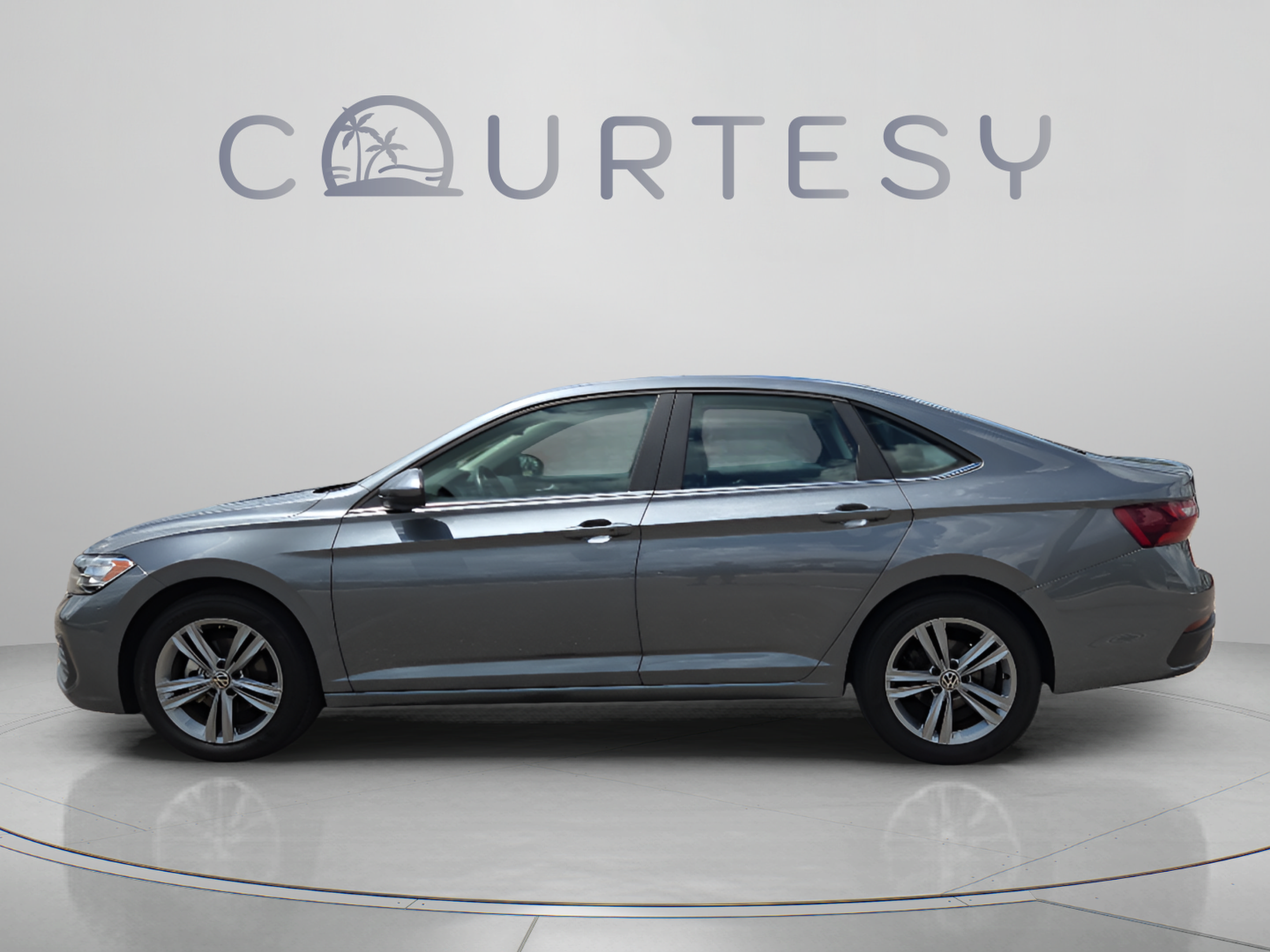 Used 2024 Volkswagen Jetta SE FWD image 2