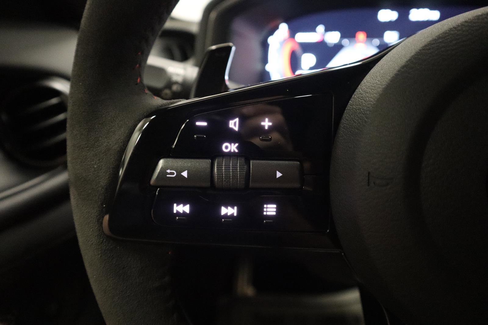 Used 2025 Nissan Z NISMO w/ Floor Mat Package image 22