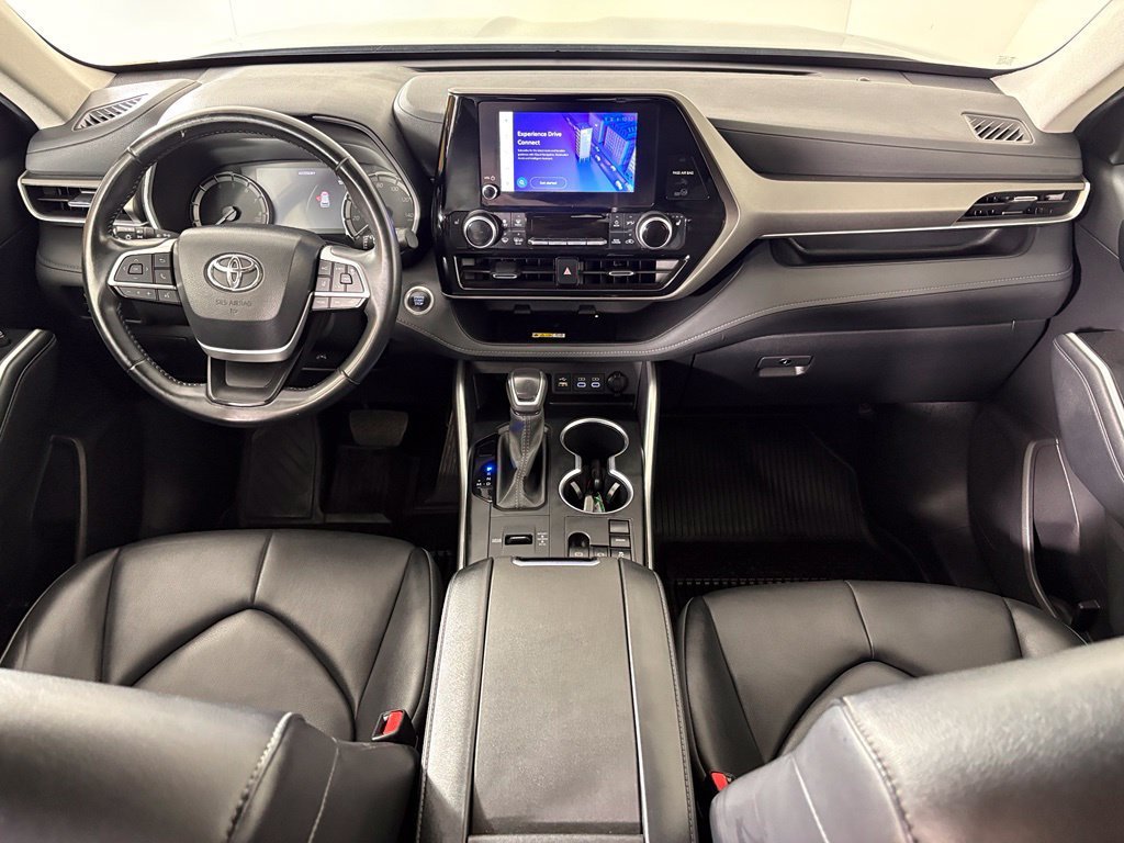 Used 2024 Toyota Highlander XLE FWD image 33