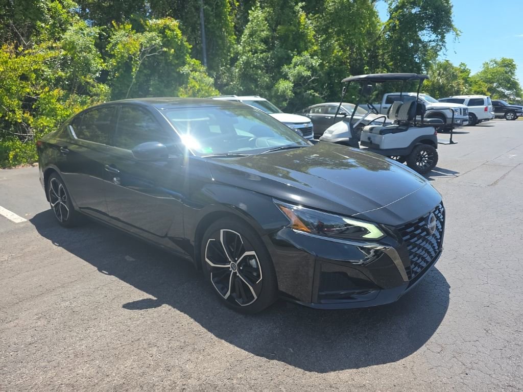 Certified 2024 Nissan Altima 2.5 SR w/ SR Premium Package FWD image 1