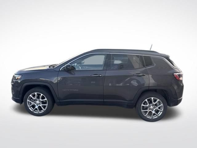 Used 2024 Jeep Compass Latitude AWD/4WD image 10